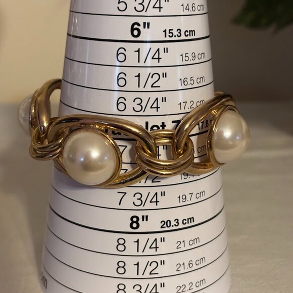 Beautiful Graziano Pearl Necklace (20") and Bracelet set in Gold Tone with pouch - Picture 10 of 16